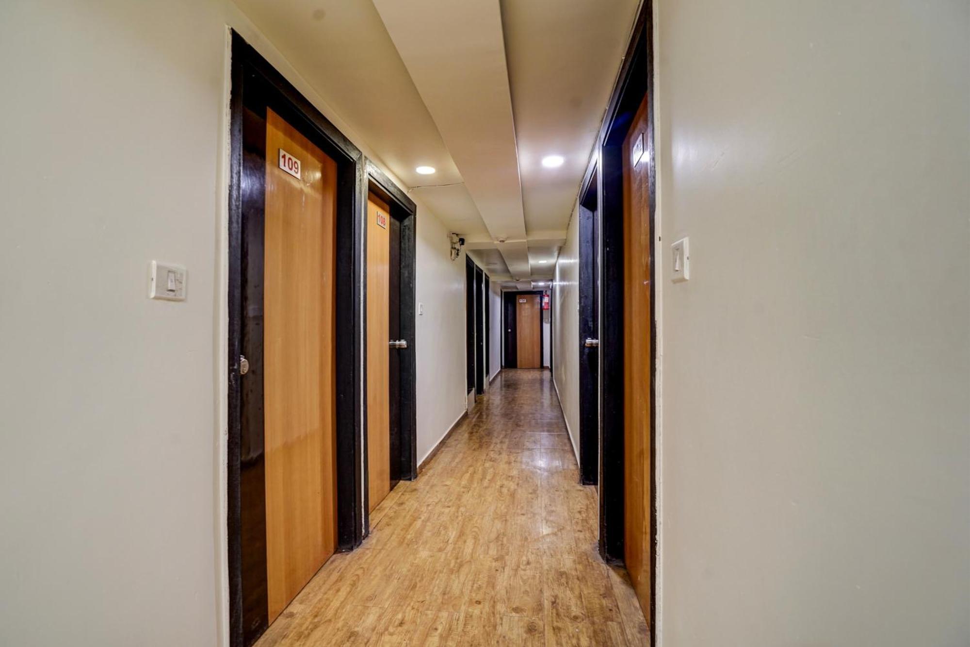 Hotel O Palak Palace Ahmadabad Zewnętrze zdjęcie