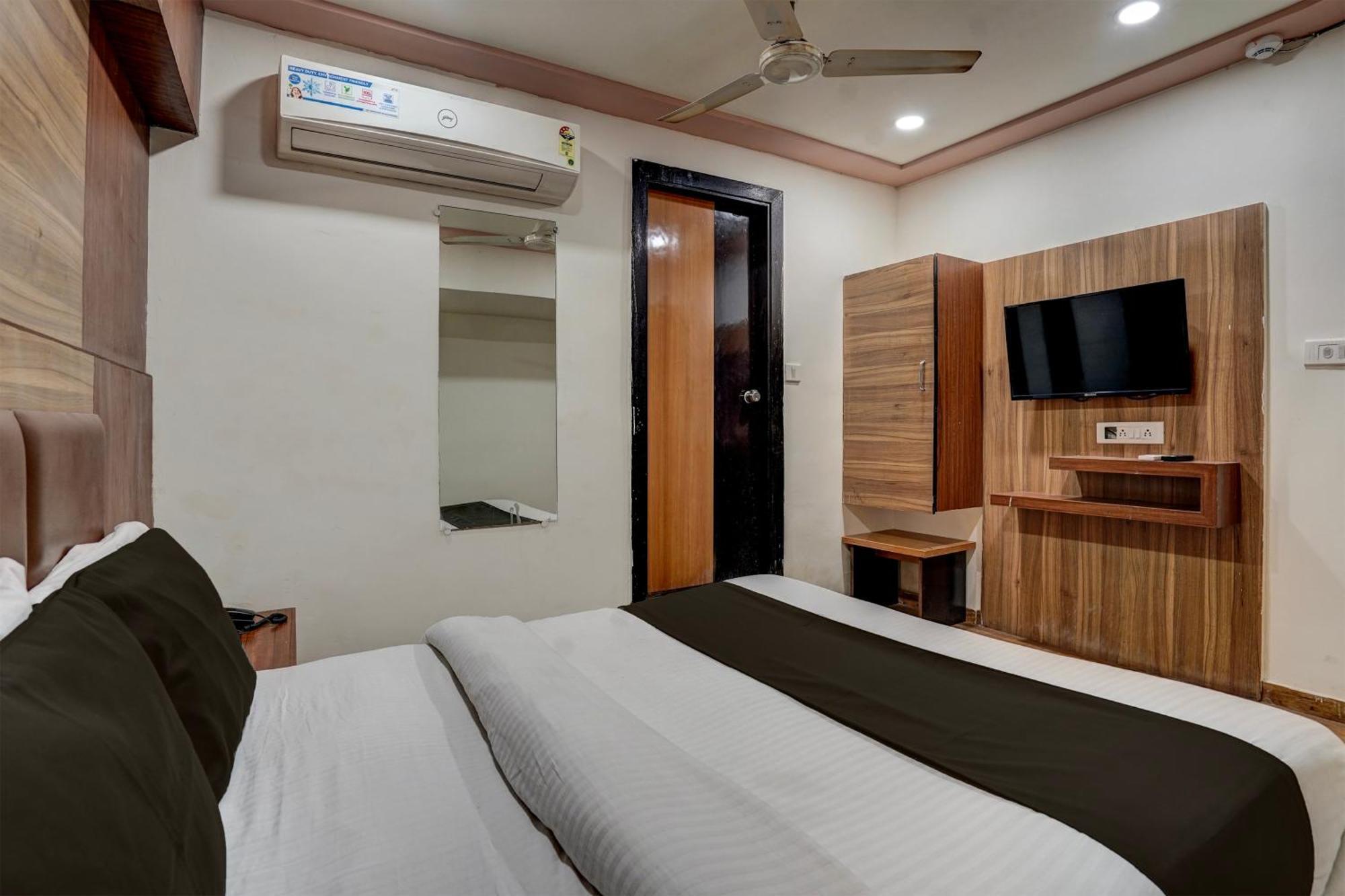 Hotel O Palak Palace Ahmadabad Zewnętrze zdjęcie