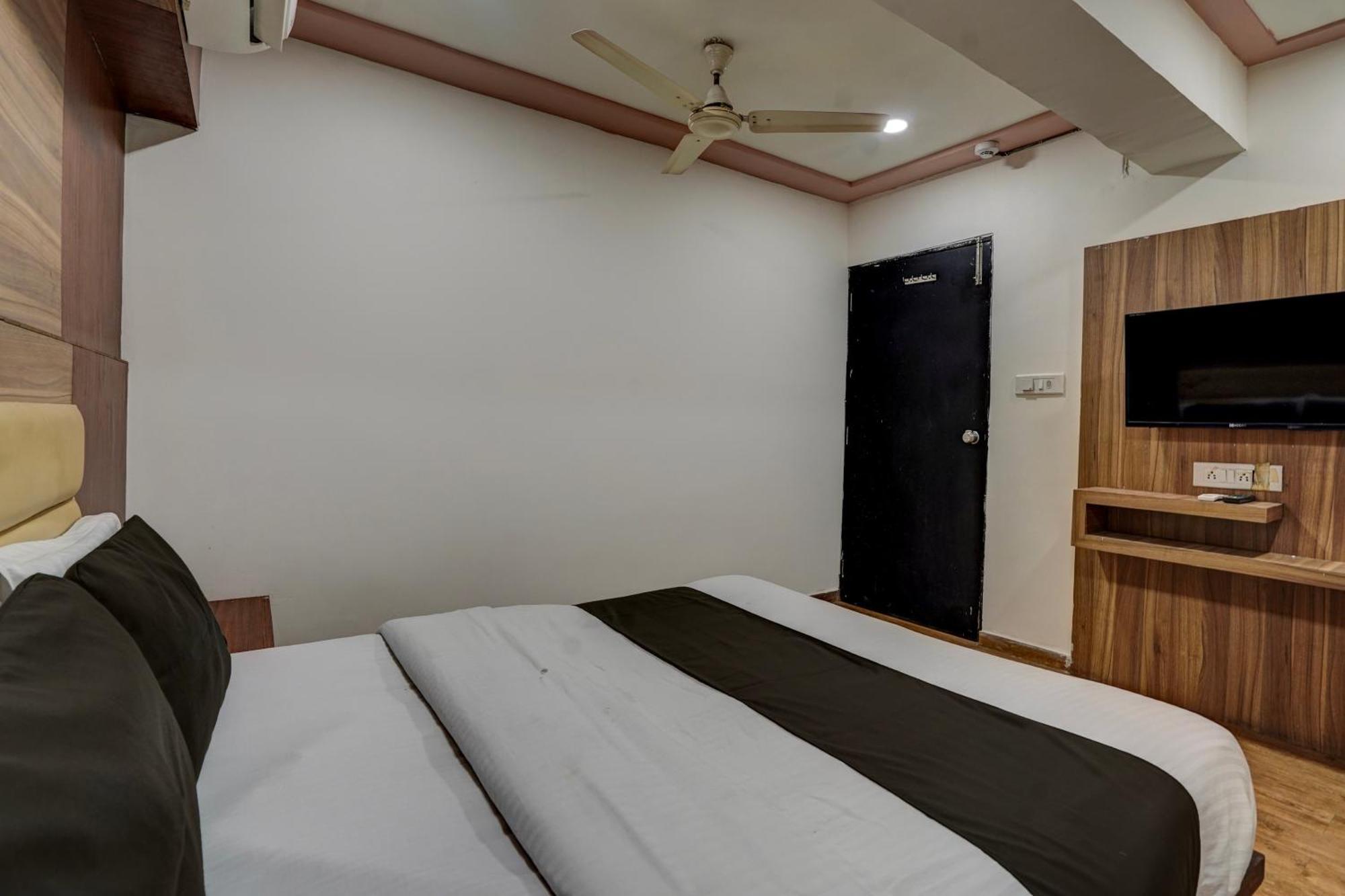 Hotel O Palak Palace Ahmadabad Zewnętrze zdjęcie